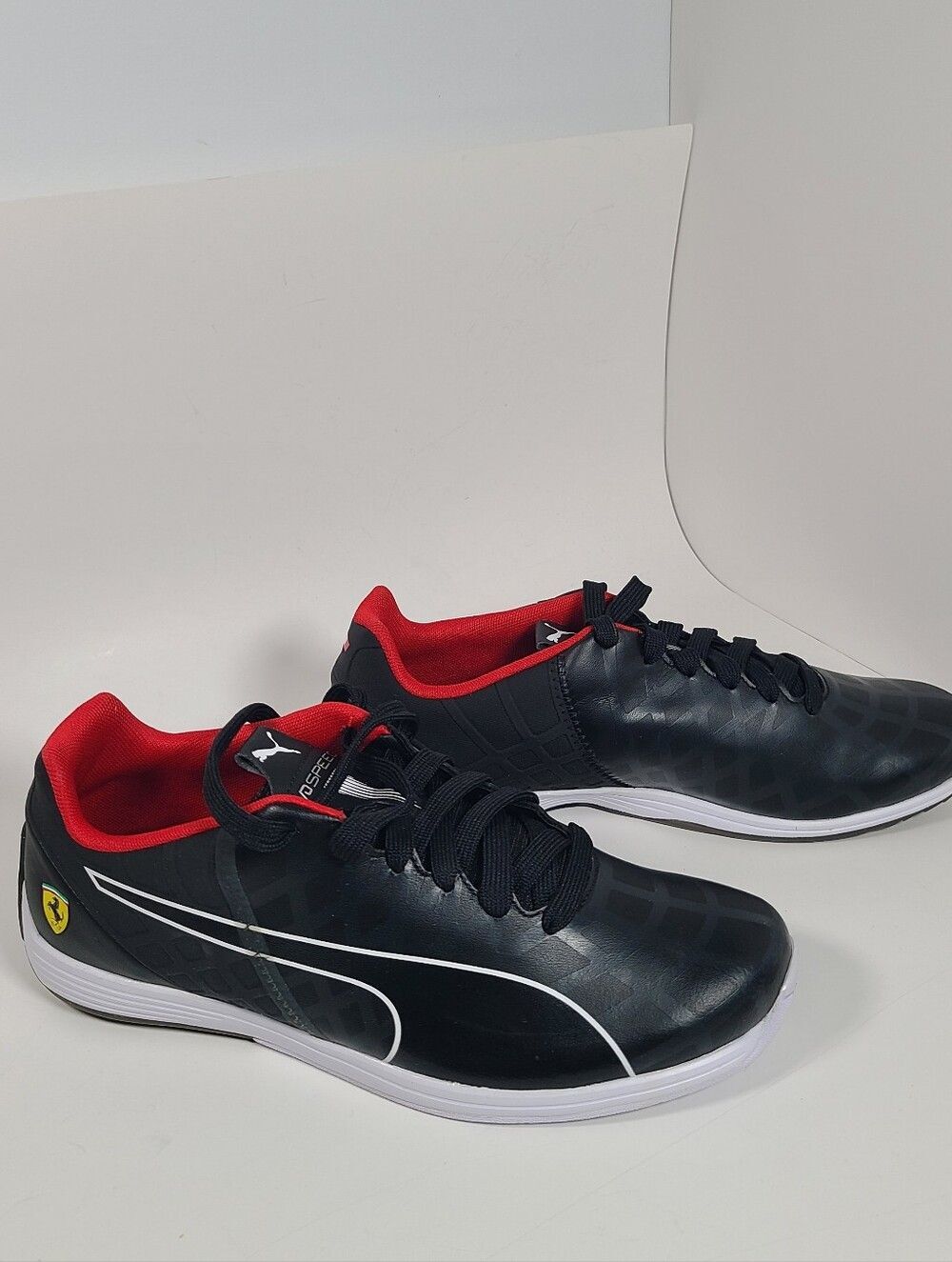 Puma Ferrari Men’s Black and Red Low-Top Sneakers with White Trim Size 10
